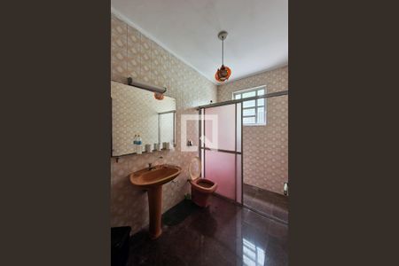 Casa à venda com 740m², 4 quartos e 2 vagas Casa à venda com 740m², 4 quartos e 2 vagasBanheiro