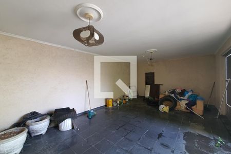 Casa à venda com 740m², 4 quartos e 2 vagas Casa à venda com 740m², 4 quartos e 2 vagasQuintal/edícula