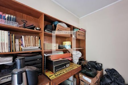 Casa à venda com 740m², 4 quartos e 2 vagas Casa à venda com 740m², 4 quartos e 2 vagasBiblioteca