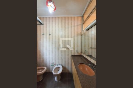 Casa à venda com 740m², 4 quartos e 2 vagas Casa à venda com 740m², 4 quartos e 2 vagasBanheiro da suíte 2