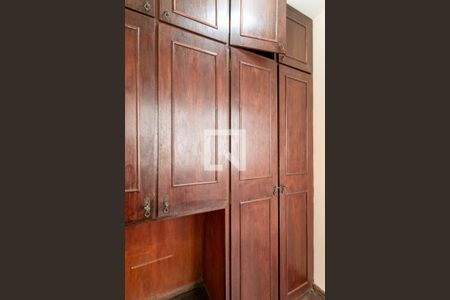 Apartamento à venda com 248m², 4 quartos e 4 vagas Apartamento à venda com 248m², 4 quartos e 4 vagasQuarto de Serviço