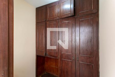 Apartamento à venda com 248m², 4 quartos e 4 vagas Apartamento à venda com 248m², 4 quartos e 4 vagasQuarto de Serviço