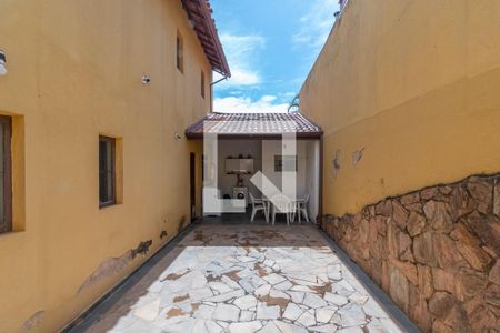 Casa de condomínio à venda com 190m², 3 quartos e 4 vagasQuintal