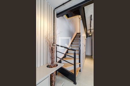 Apartamento à venda com 110m², 1 quarto e 3 vagasEscada