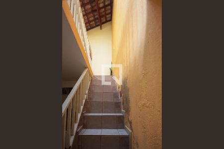 Casa para alugar com 200m², 3 quartos e 2 vagasEscada