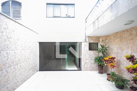 Casa à venda com 341m², 3 quartos e 8 vagasQuintal