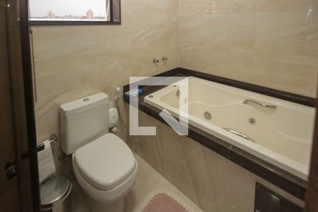 Casa à venda com 341m², 3 quartos e 8 vagasBanheiro da Suite 03