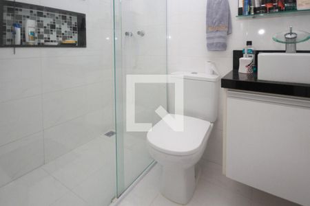 Casa à venda com 341m², 3 quartos e 8 vagasBanheiro da Suite 02