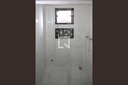 Casa à venda com 341m², 3 quartos e 8 vagasBanheiro da Suite 02