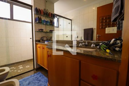 Apartamento à venda com 226m², 4 quartos e 4 vagas Apartamento à venda com 226m², 4 quartos e 4 vagasBanheiro da Suíte 1