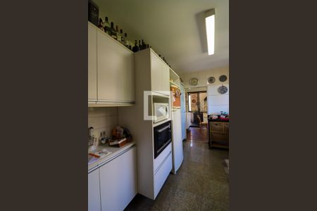 Apartamento à venda com 226m², 4 quartos e 4 vagas Apartamento à venda com 226m², 4 quartos e 4 vagasCozinha - Armários