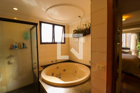 Apartamento à venda com 226m², 4 quartos e 4 vagas Apartamento à venda com 226m², 4 quartos e 4 vagasBanheiro da Suíte 2