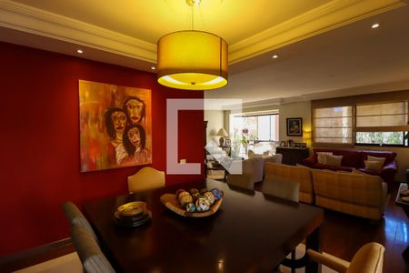 Apartamento à venda com 226m², 4 quartos e 4 vagas Apartamento à venda com 226m², 4 quartos e 4 vagasSala de Jantar