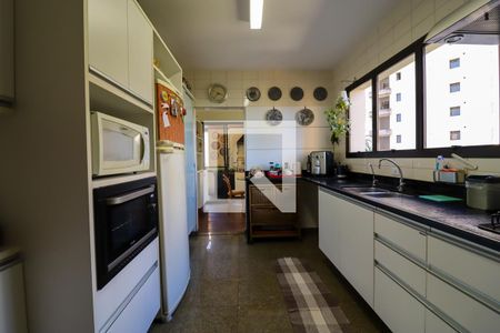 Apartamento à venda com 226m², 4 quartos e 4 vagas Apartamento à venda com 226m², 4 quartos e 4 vagasCozinha