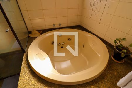 Apartamento à venda com 226m², 4 quartos e 4 vagas Apartamento à venda com 226m², 4 quartos e 4 vagasBanheiro da Suíte 2