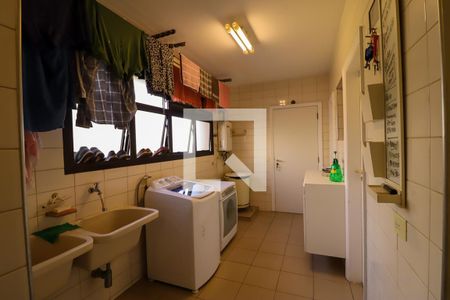 Apartamento à venda com 226m², 4 quartos e 4 vagas Apartamento à venda com 226m², 4 quartos e 4 vagasÁrea de Serviço