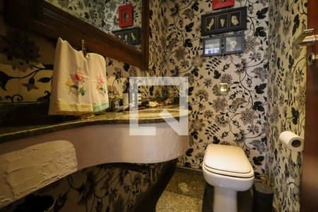 Apartamento à venda com 226m², 4 quartos e 4 vagas Apartamento à venda com 226m², 4 quartos e 4 vagasLavabo