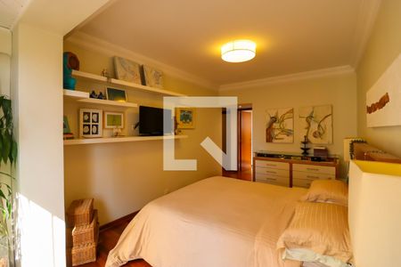 Apartamento à venda com 226m², 4 quartos e 4 vagas Apartamento à venda com 226m², 4 quartos e 4 vagasSuíte 2