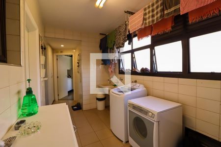 Apartamento à venda com 226m², 4 quartos e 4 vagas Apartamento à venda com 226m², 4 quartos e 4 vagasÁrea de Serviço