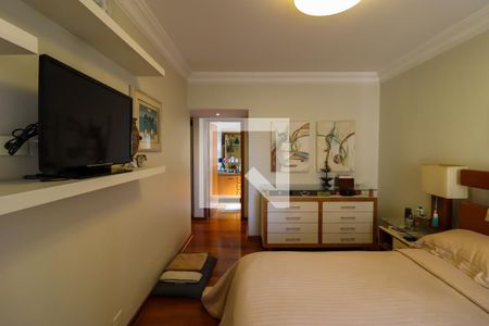 Apartamento à venda com 226m², 4 quartos e 4 vagas Apartamento à venda com 226m², 4 quartos e 4 vagasSuíte 2