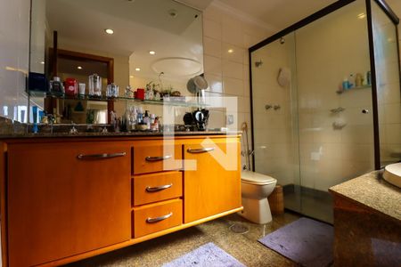 Apartamento à venda com 226m², 4 quartos e 4 vagas Apartamento à venda com 226m², 4 quartos e 4 vagasBanheiro da Suíte 2