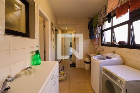 Apartamento à venda com 226m², 4 quartos e 4 vagas Apartamento à venda com 226m², 4 quartos e 4 vagasÁrea de Serviço