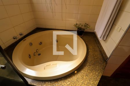 Apartamento à venda com 226m², 4 quartos e 4 vagas Apartamento à venda com 226m², 4 quartos e 4 vagasBanheiro da Suíte 2