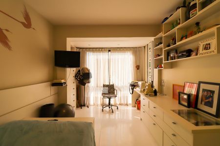 Apartamento à venda com 226m², 4 quartos e 4 vagas Apartamento à venda com 226m², 4 quartos e 4 vagasSuíte 1