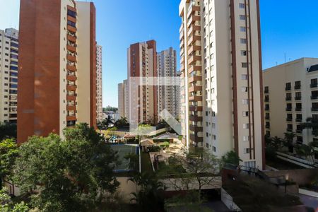 Apartamento à venda com 226m², 4 quartos e 4 vagas Apartamento à venda com 226m², 4 quartos e 4 vagasVista da Suíte 2