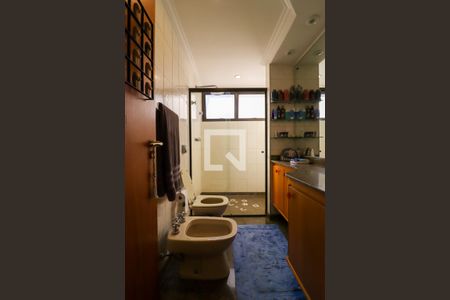 Apartamento à venda com 226m², 4 quartos e 4 vagas Apartamento à venda com 226m², 4 quartos e 4 vagasBanheiro da Suíte 1