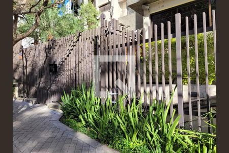 Apartamento à venda com 226m², 4 quartos e 4 vagas Apartamento à venda com 226m², 4 quartos e 4 vagasFachada e portaria