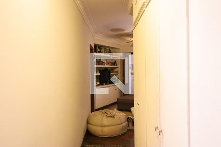 Apartamento à venda com 226m², 4 quartos e 4 vagas Apartamento à venda com 226m², 4 quartos e 4 vagasCorredor