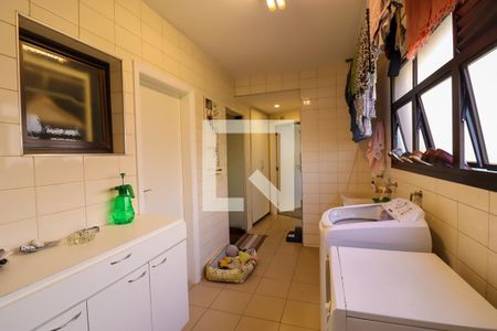 Apartamento à venda com 226m², 4 quartos e 4 vagas Apartamento à venda com 226m², 4 quartos e 4 vagasÁrea de Serviço