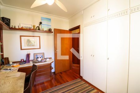 Apartamento à venda com 226m², 4 quartos e 4 vagas Apartamento à venda com 226m², 4 quartos e 4 vagasQuarto 2