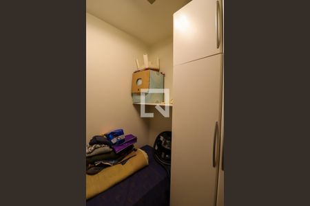 Apartamento à venda com 226m², 4 quartos e 4 vagas Apartamento à venda com 226m², 4 quartos e 4 vagasQuarto de Serviço