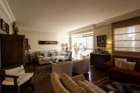 Sala de apartamento à venda com 4 quartos, 226m² em Vila Suzana, São Paulo