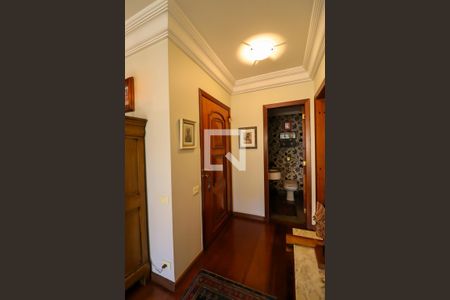 Apartamento à venda com 226m², 4 quartos e 4 vagas Apartamento à venda com 226m², 4 quartos e 4 vagasHall de Entrada