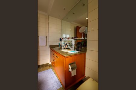 Apartamento à venda com 226m², 4 quartos e 4 vagas Apartamento à venda com 226m², 4 quartos e 4 vagasBanheiro da Suíte 2