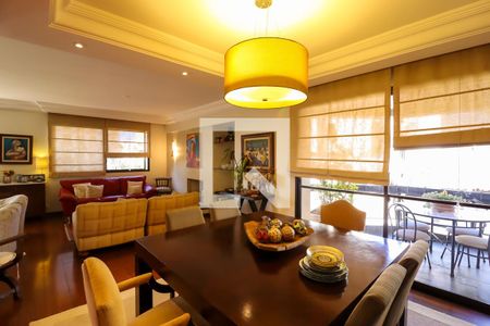 Apartamento à venda com 226m², 4 quartos e 4 vagas Apartamento à venda com 226m², 4 quartos e 4 vagasSala de Jantar