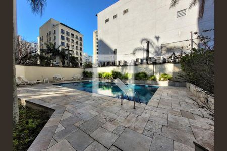 Apartamento à venda com 226m², 4 quartos e 4 vagas Apartamento à venda com 226m², 4 quartos e 4 vagasPiscina