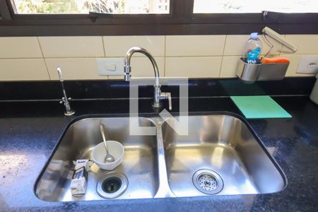 Apartamento à venda com 226m², 4 quartos e 4 vagas Apartamento à venda com 226m², 4 quartos e 4 vagasCozinha - Torneira