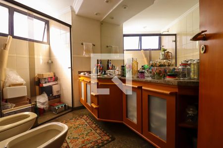 Apartamento à venda com 226m², 4 quartos e 4 vagas Apartamento à venda com 226m², 4 quartos e 4 vagasBanheiro 1