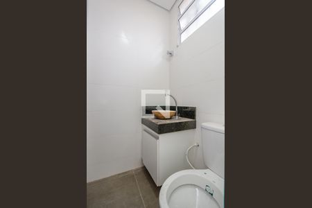 Banheiro da Suíte de kitnet/studio para alugar com 1 quarto, 27m² em Caiçaras, Belo Horizonte