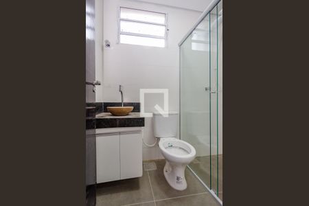 Banheiro da Suíte de kitnet/studio para alugar com 1 quarto, 27m² em Caiçaras, Belo Horizonte
