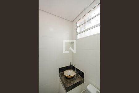 Banheiro da Suíte de kitnet/studio para alugar com 1 quarto, 27m² em Caiçaras, Belo Horizonte