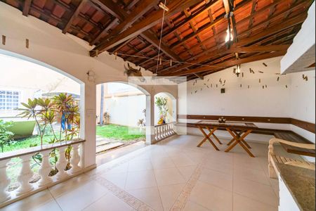 Casa à venda com 400m², 3 quartos e 6 vagasChurrasqueira 