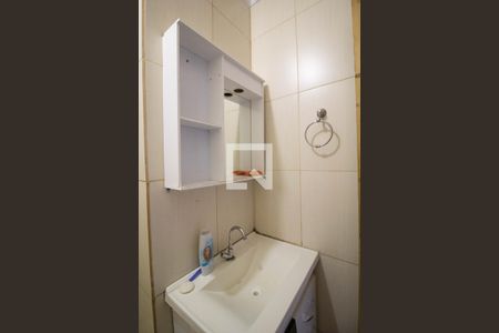 Casa de condomínio à venda com 65m², 2 quartos e 1 vagaDetalhe banheiro