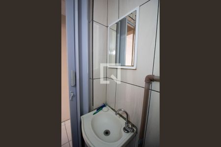 Casa de condomínio à venda com 65m², 2 quartos e 1 vagaDetalhe banheiro