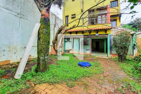 Casa à venda com 316m², 3 quartos e 4 vagas Casa à venda com 316m², 3 quartos e 4 vagasQuintal