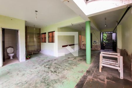 Casa à venda com 316m², 3 quartos e 4 vagas Casa à venda com 316m², 3 quartos e 4 vagasVaranda